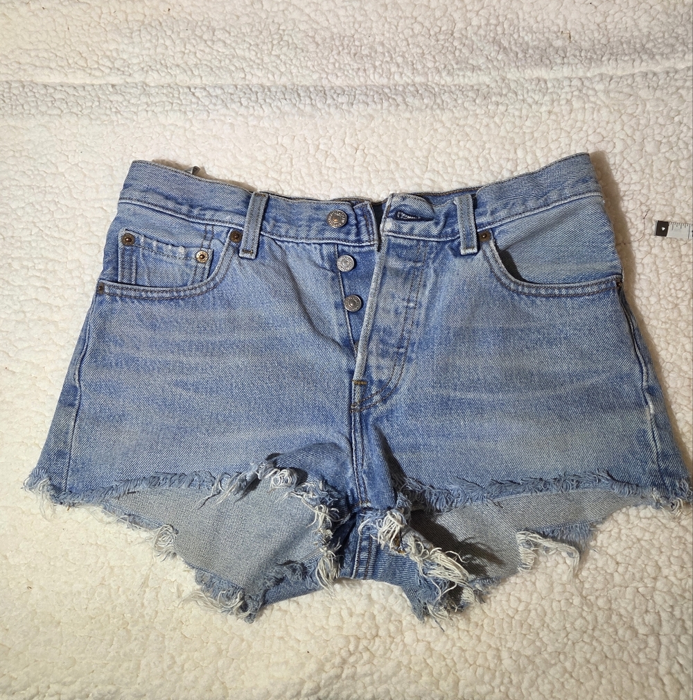 VintageLevi's 501‎ Light Blue Frayed Jean Shorts- Size W25